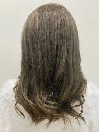 セミロング カラー ideal心斎橋 橋本のヘアスタイル