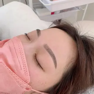 アイブロウ aulii所属・アウリイ　利光 愛のマツエク・マツパデザイン