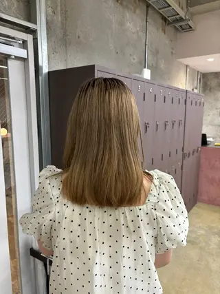 ミディアム カラー 愛加パーマ・レイヤー ・ピンクカラーのヘアスタイル