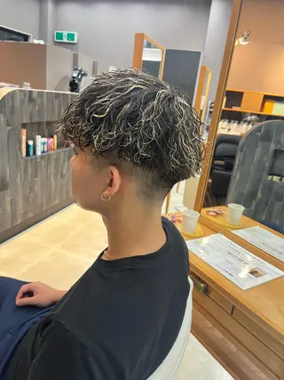 ショート カラー パーマ メンズ ツイスパ✨ウルフ✨が 大得意‼️安田海斗のヘアスタイル