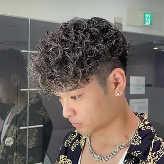 ショート パーマ ヘアアレンジ メンズ 艶カラー の達人のヘアスタイル