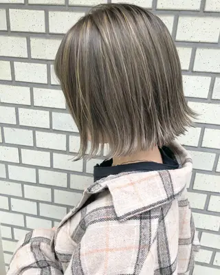 ミディアム カラー パーマ ヘアアレンジ ハイトーン特化🤍 浦住のヘアスタイル