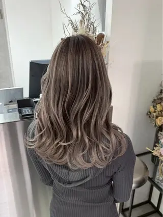 カラー 志垣 真衣のヘアスタイル