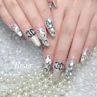 ネイル 🦋 Queenieのネイルデザイン