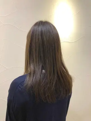 セミロング カラー G LUX(ジールクス)所属・清水 まなのマツエク・マツパデザイン