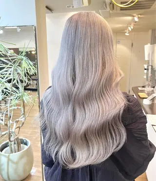 ロング カラー ANKH CROSS 新宿店所属・色ムラ修正の神様 新宿ハイトーンかすみのヘアスタイル
