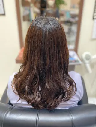 ロング パーマ 横手 亜紀のヘアスタイル