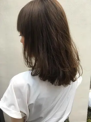 ミディアム カラー THE DAY所属・AKI HASHIMOTOのヘアスタイル