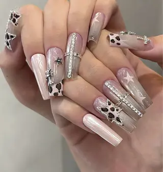 ネイル D-BEAUTY Nailsalonのネイルデザイン