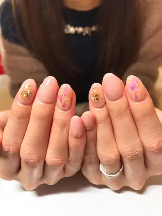 ネイル 木槿所属・吉冨 光恵のネイルデザイン