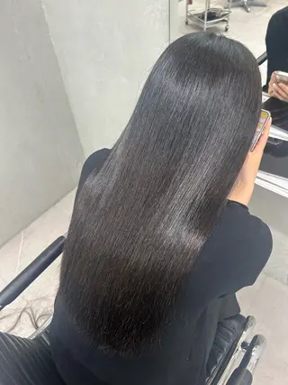 ロング IO イオリのヘアスタイル