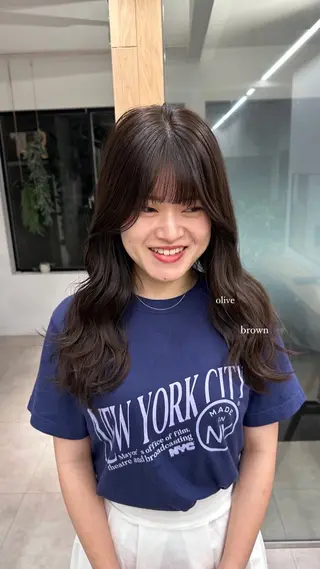 セミロング カラー Lomalia Rukaのヘアスタイル