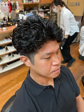 ショート パーマ メンズ 阿多 克昇のヘアスタイル