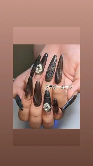 ネイル フラワー ムーンのネイルデザイン