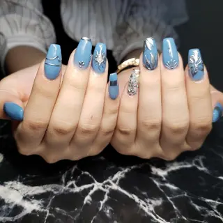 ミディアム ネイル クロキ 。のネイルデザイン