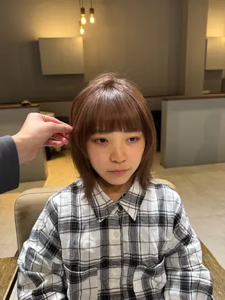 ミディアム カラー エマ ピボット 中川店所属・富原崇太/切りっぱな しボブ/透明感カラーのヘアスタイル