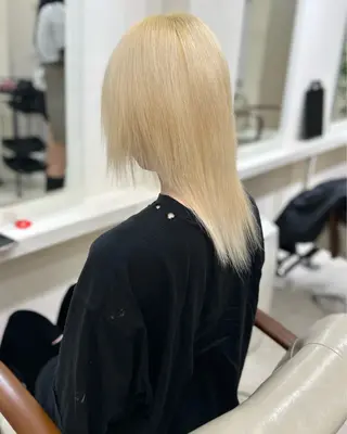 カラー carina✂️ ハイトーンカラー🤩のヘアスタイル