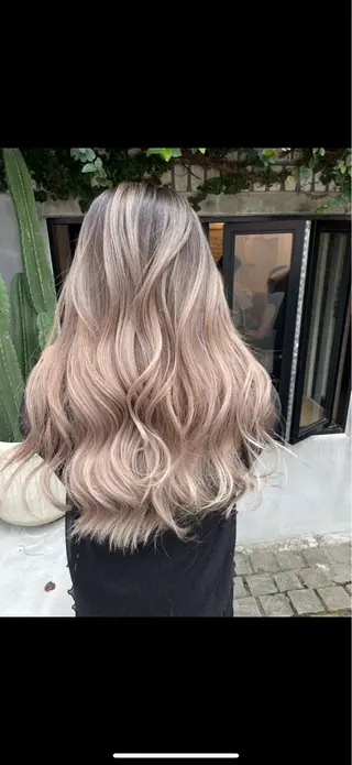 ロング 🌺ブリーチカラー YUNA🌺のヘアスタイル