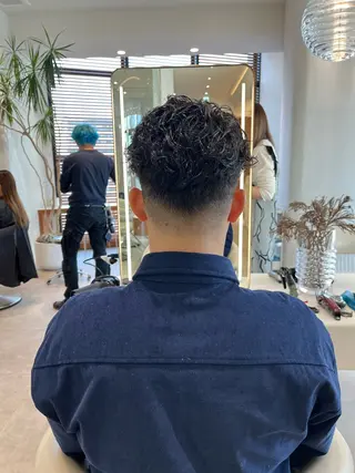 ショート soen所属・⚡メンズパーマフ ェードカットTomyのヘアスタイル