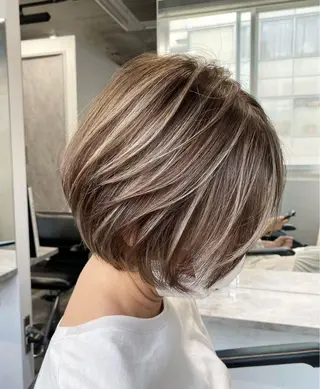 ショート REDEAL ope.所属・きったん/ハイライト レイヤーカットのヘアスタイル