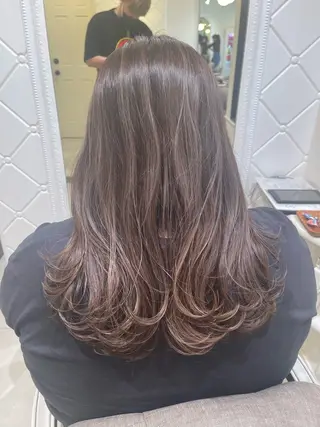 ロング カラー 濱田輝レイヤー 韓国風 ハイトーンのヘアスタイル