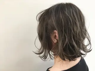 ミディアム due hair 京都駅前店 MILBON オージュア認定サロン【デューヘアー】所属・ハイトーンブリーチ 土坂　由志【京都】のヘアスタイル