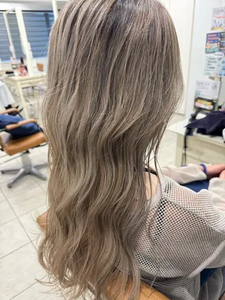 カラー ○HITOMI ○のヘアスタイル