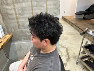 ショート パーマ メンズ 倉持 誠也　フェザーパーマのヘアスタイル