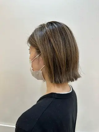 ショート カラー 内田温子大人女性 ハイライト、ボブのヘアスタイル