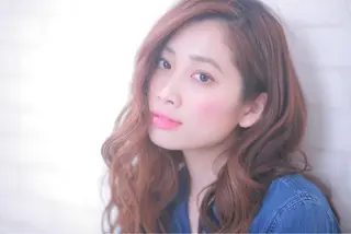 セミロング ロング カラー パーマ 推し活専用 【派手髪】飯野ゆかりのヘアスタイル