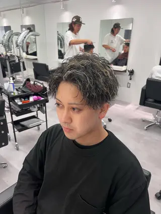 ショート カラー パーマ メンズ R/🤎 パーマ＆ブリーチ🔥のヘアスタイル