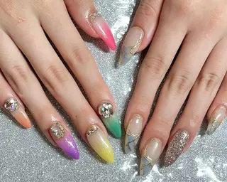 ネイル VIERU 🌈🎀💖のネイルデザイン