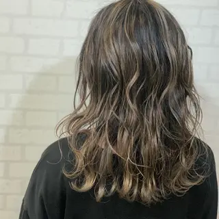 カラー 絹村 健人のヘアスタイル