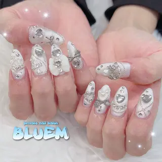 ネイル BLUEM なな🐶のネイルデザイン