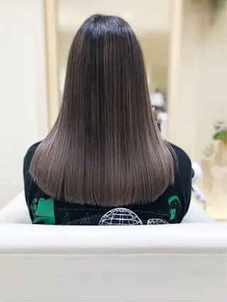 ロング カラー CYAN.矢場町店所属・三代 ゆりあのヘアスタイル