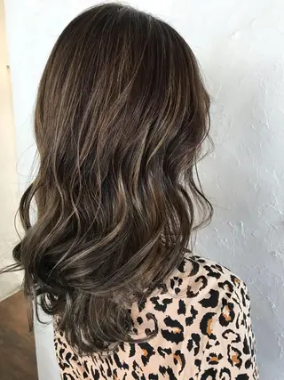 ミディアム カラー 伊藤 優希のヘアスタイル