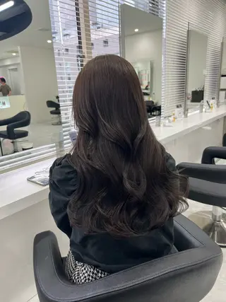 ロング カラー オリーブカラー🫒 レイヤーカット✂︎のヘアスタイル