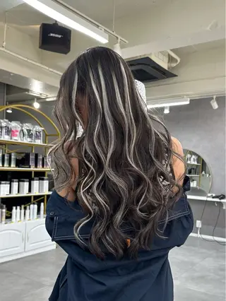 ロング デザインカラー🌈 NAOTOのヘアスタイル