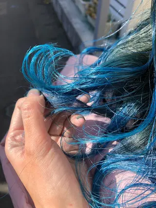 セミロング カラー SALOWIN池袋East店3F所属・インナーカラー 推し ブリーチ  髪質改善のヘアスタイル