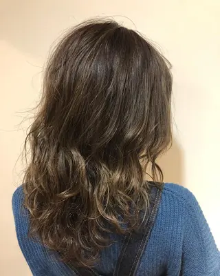 セミロング カラー SALOWIN並木所属・韓国ヘア🇰🇷 有田裕也のヘアスタイル