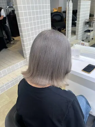 ミディアム 寒色＆ブリーチ特化 寒色MiOのヘアスタイル