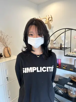 ミディアム 鳥居 愛子のヘアスタイル