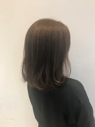 ミディアム 岡本 真実のヘアスタイル