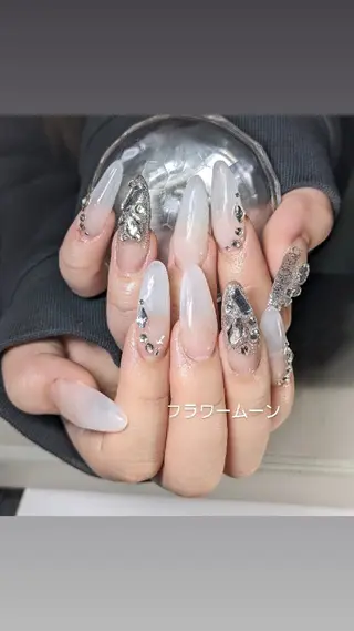 ネイル フラワー ムーンのネイルデザイン