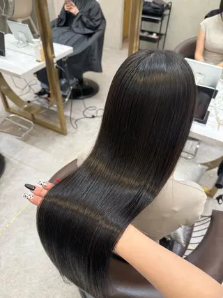 ロング Nanami / ベージュ/グレージュのヘアスタイル