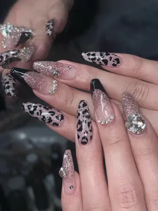 ネイル NES NAIL所属・さゆり￤推しキャラ ￤ロングネイル🩷のネイルデザイン