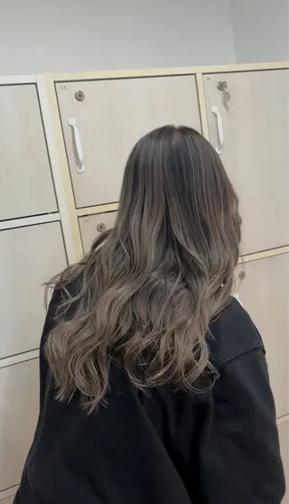 ミディアム カラー ヘアアレンジ グランルッソ所属・岡山バレイヤージュ 岡山ハイライトのヘアスタイル