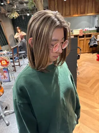 ミディアム ravens デザインカラーのヘアスタイル