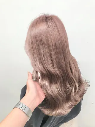 ロング カラー 🩵ハイトーン 美咲🩵のヘアスタイル