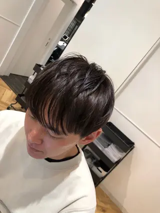 ショート メンズ ブリーチ無し白髪ぼか し/艶髪/津嘉山のヘアスタイル